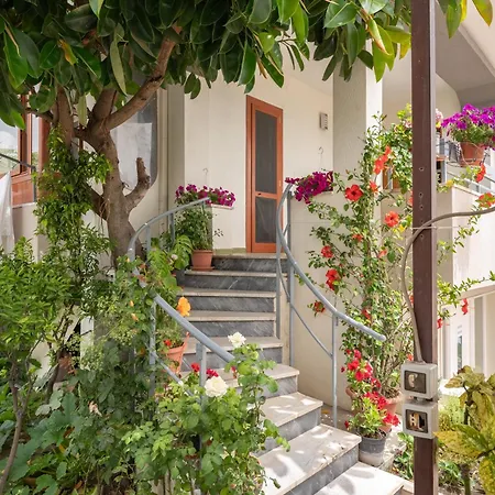 Vera's فندق مبيت وإفطار 3*