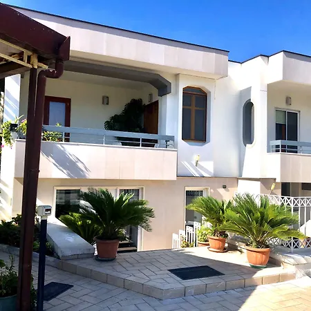 Vera's فندق مبيت وإفطار بومبيي