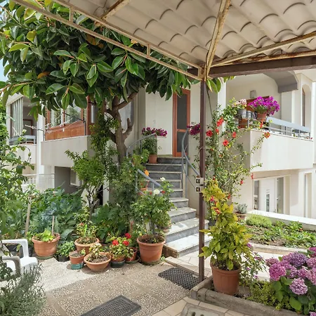Vera's Bed & Breakfast 3*